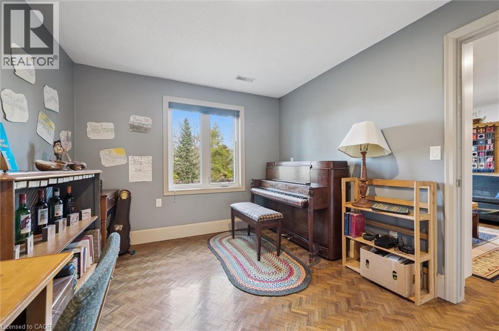 












8060 WELLINGTON RD 18

,
Fergus,




Ontario
N1M2W5

