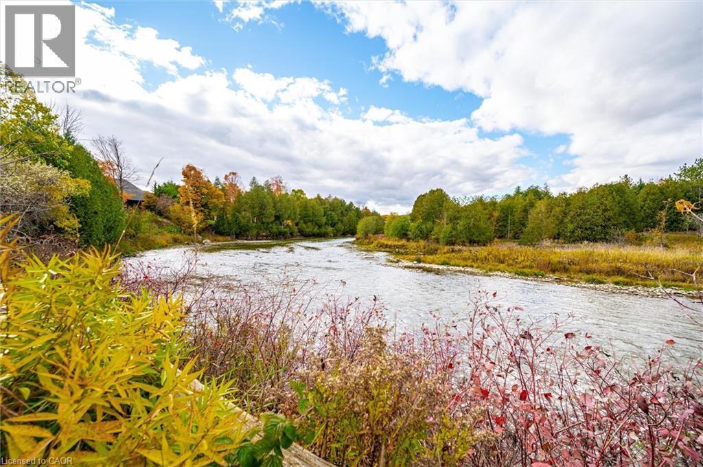 












8060 WELLINGTON RD 18

,
Fergus,




Ontario
N1M2W5

