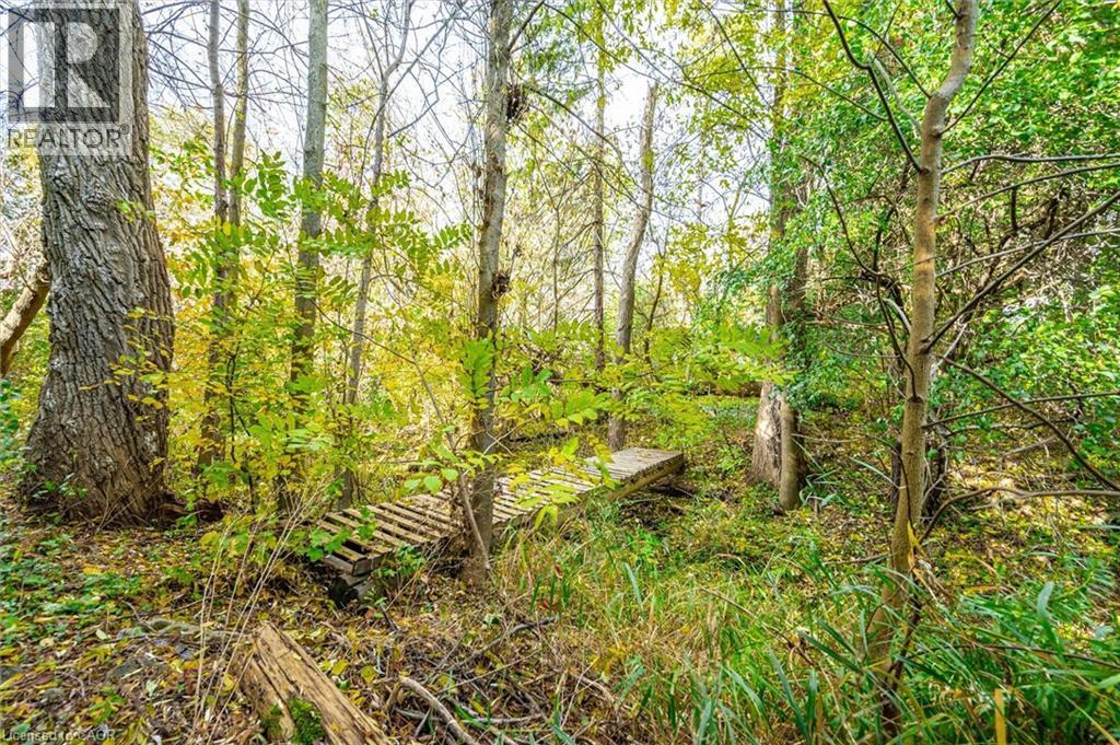 












8060 WELLINGTON RD 18

,
Fergus,




Ontario
N1M2W5

