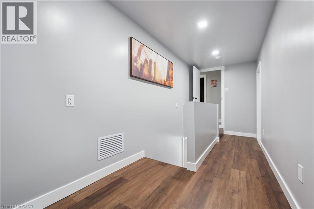 












236 IRONWOOD Road

,
Guelph,




Ontario
N1G3G1

