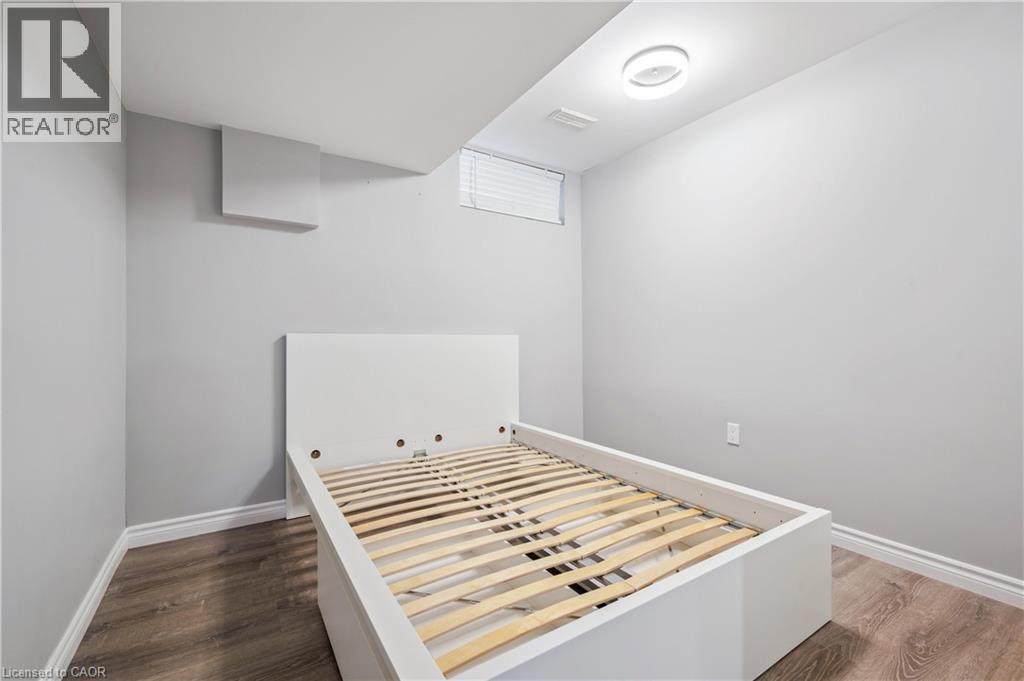 












236 IRONWOOD Road

,
Guelph,




Ontario
N1G3G1

