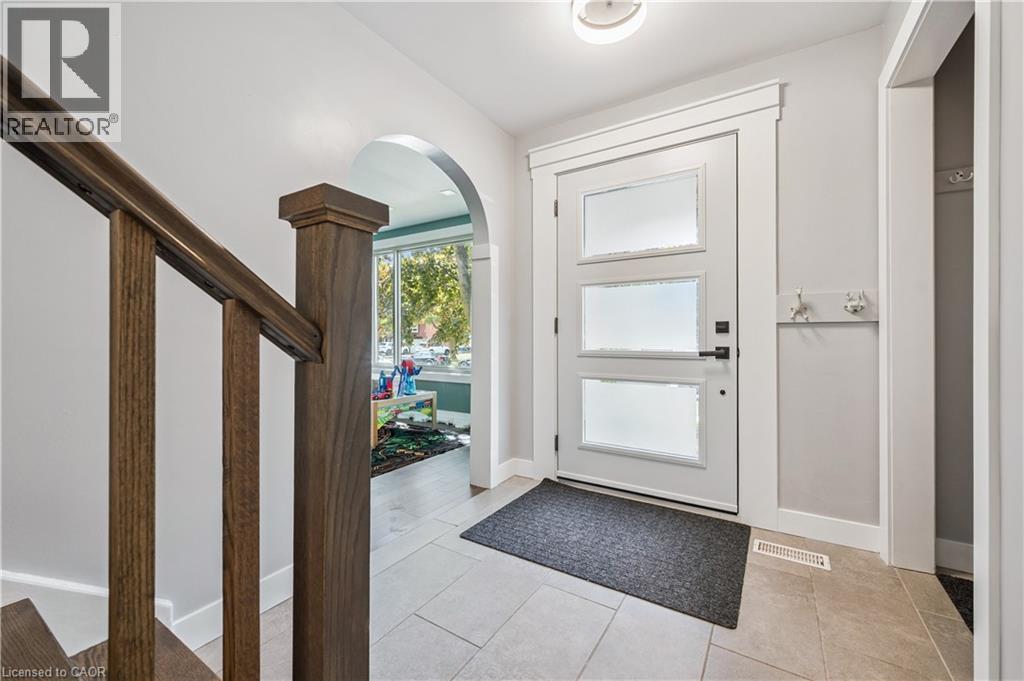 












236 IRONWOOD Road

,
Guelph,




Ontario
N1G3G1

