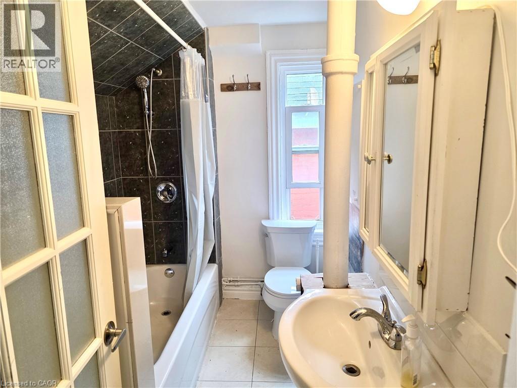 












220 EMERALD Street N

,
Hamilton,




Ontario
L8L5K8

