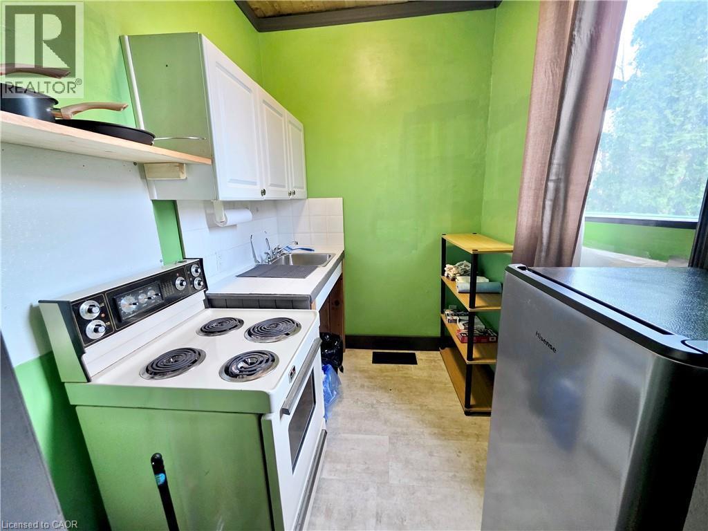 












220 EMERALD Street N

,
Hamilton,




Ontario
L8L5K8

