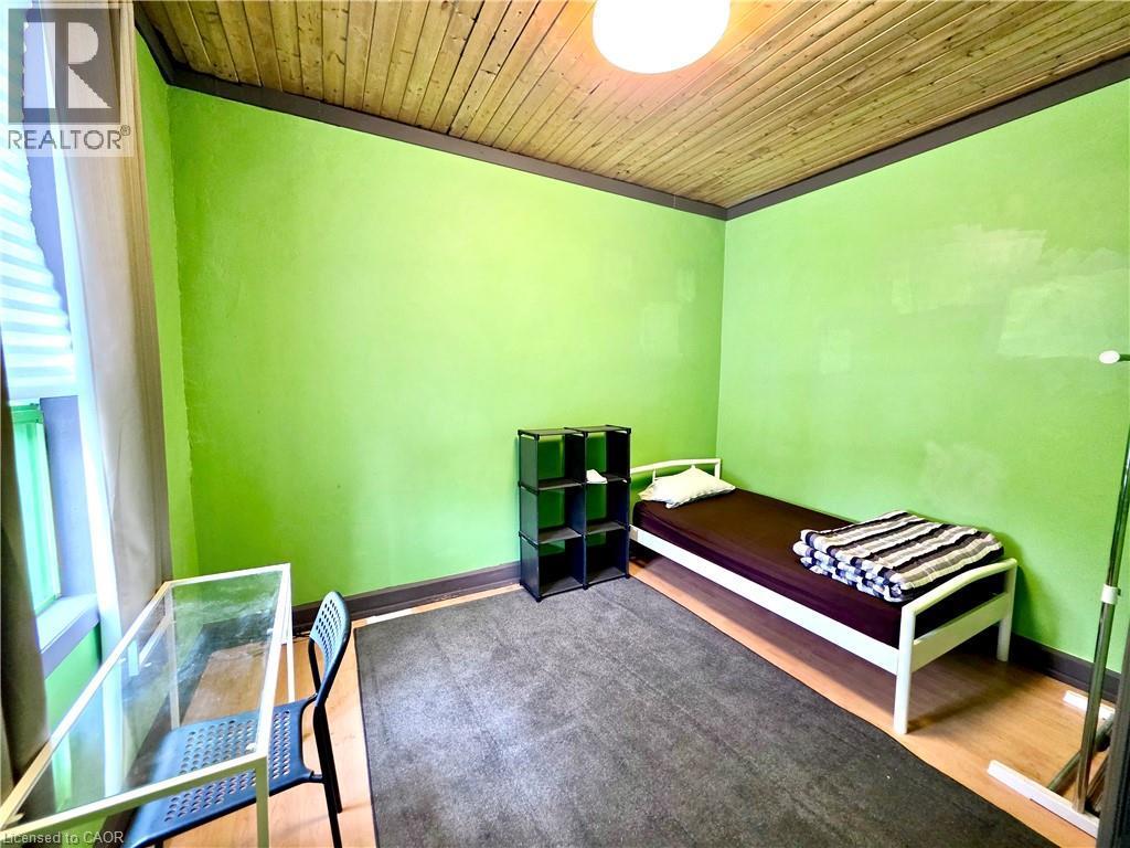 












220 EMERALD Street N

,
Hamilton,




Ontario
L8L5K8

