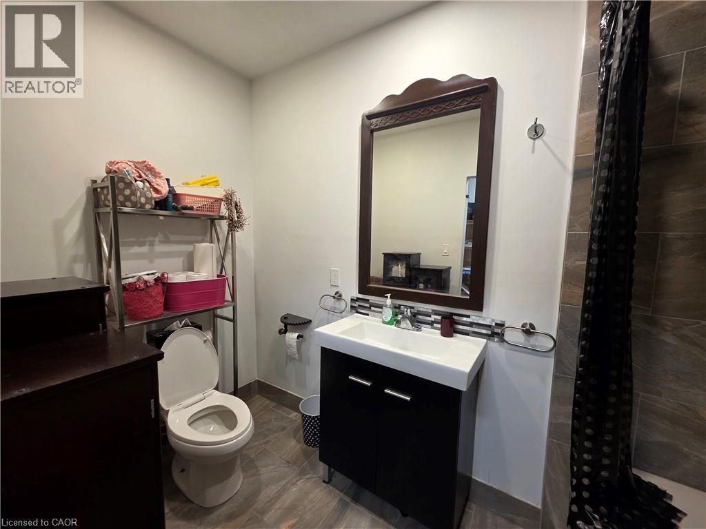 












220 EMERALD Street N

,
Hamilton,




Ontario
L8L5K8

