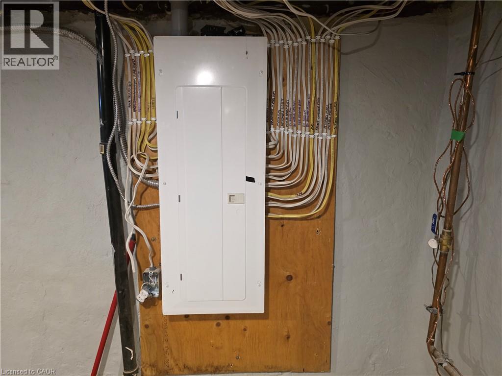 












220 EMERALD Street N

,
Hamilton,




Ontario
L8L5K8

