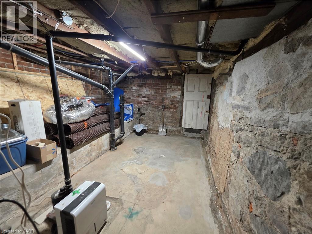 












220 EMERALD Street N

,
Hamilton,




Ontario
L8L5K8

