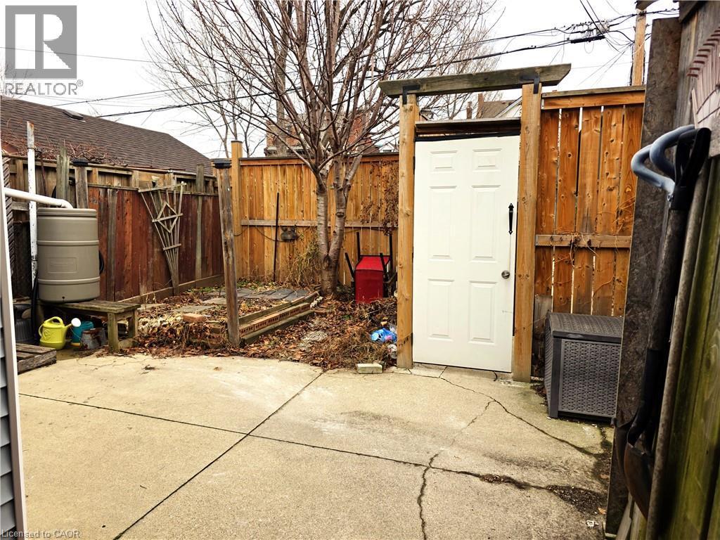 












220 EMERALD Street N

,
Hamilton,




Ontario
L8L5K8

