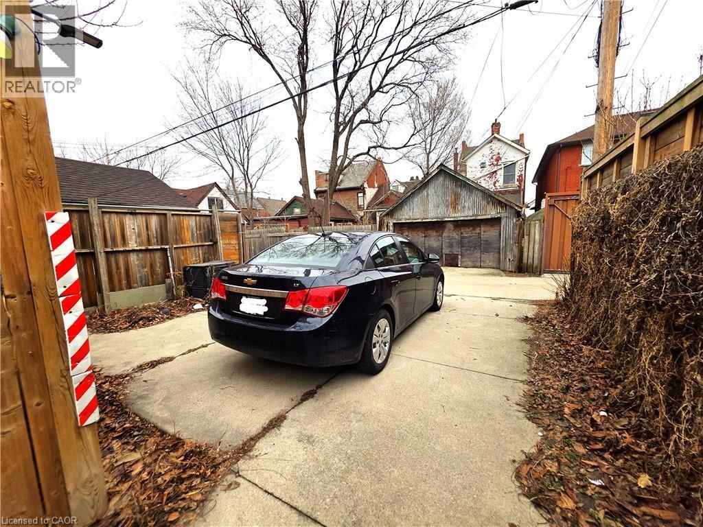 












220 EMERALD Street N

,
Hamilton,




Ontario
L8L5K8

