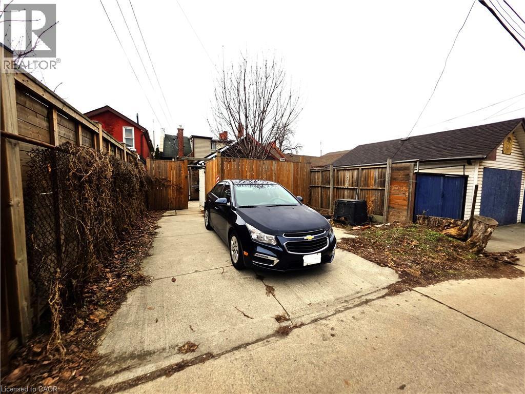 












220 EMERALD Street N

,
Hamilton,




Ontario
L8L5K8

