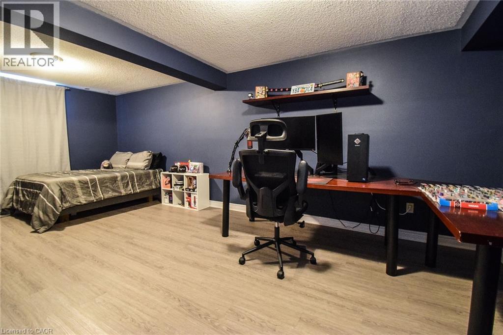 












3 MEADOWBROOK Court

,
Dunnville,




Ontario
N1A3H6

