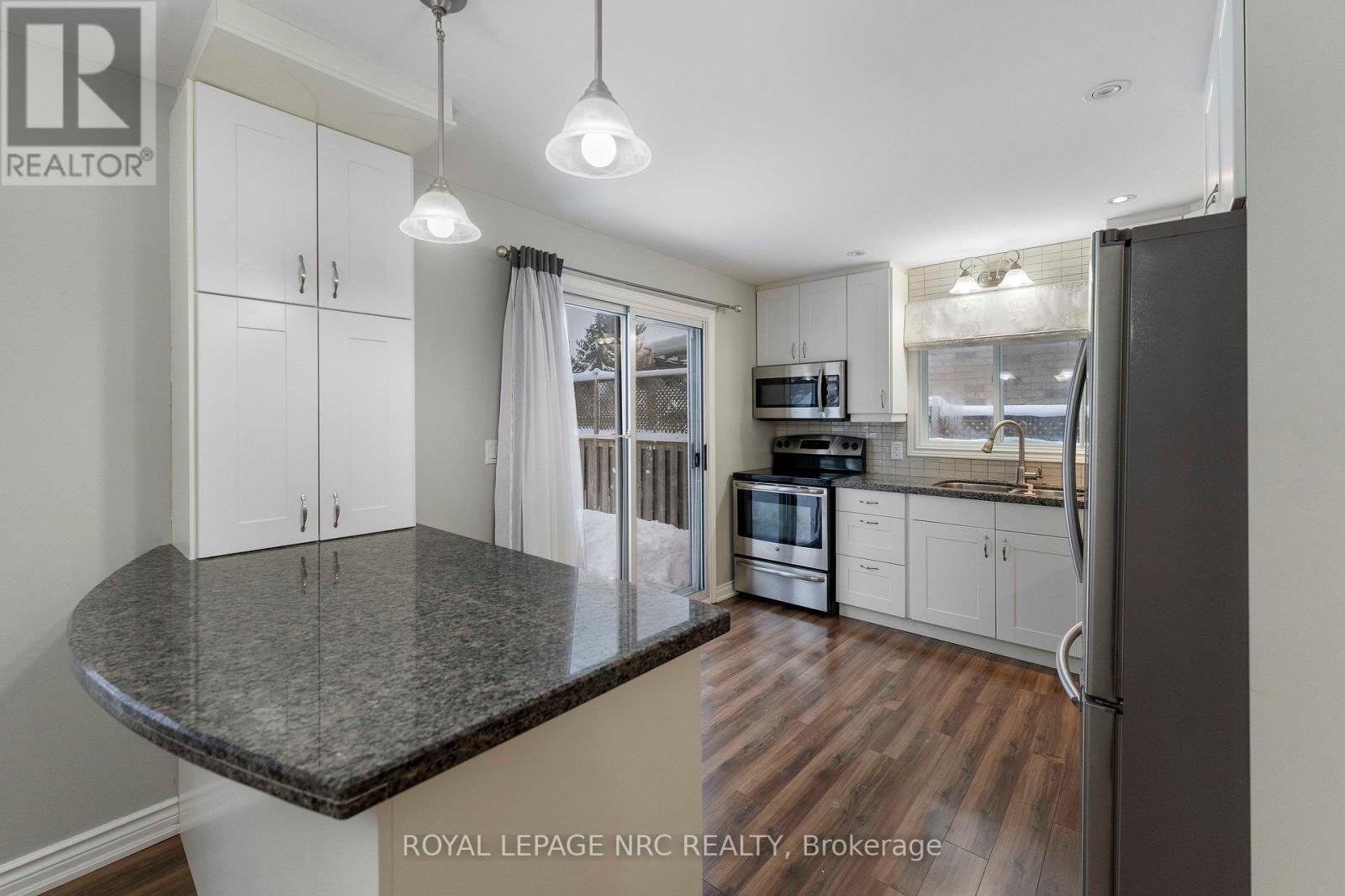 












41 HUNTINGTON LANE

,
St. Catharines (Grapeview),




Ontario
L2S3R5

