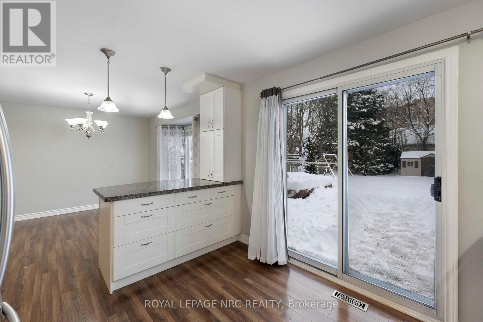 












41 HUNTINGTON LANE

,
St. Catharines (Grapeview),




Ontario
L2S3R5

