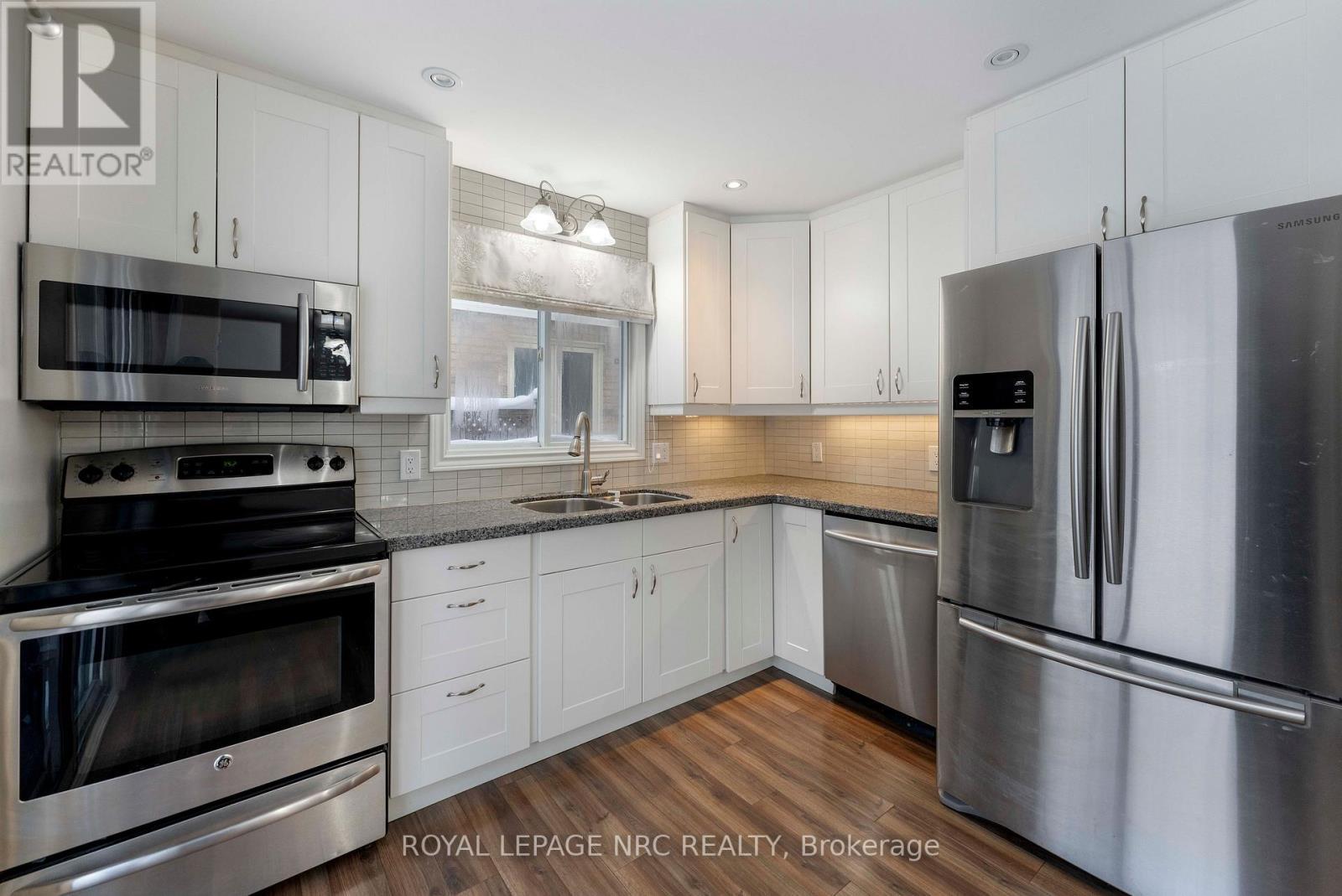 












41 HUNTINGTON LANE

,
St. Catharines (Grapeview),




Ontario
L2S3R5

