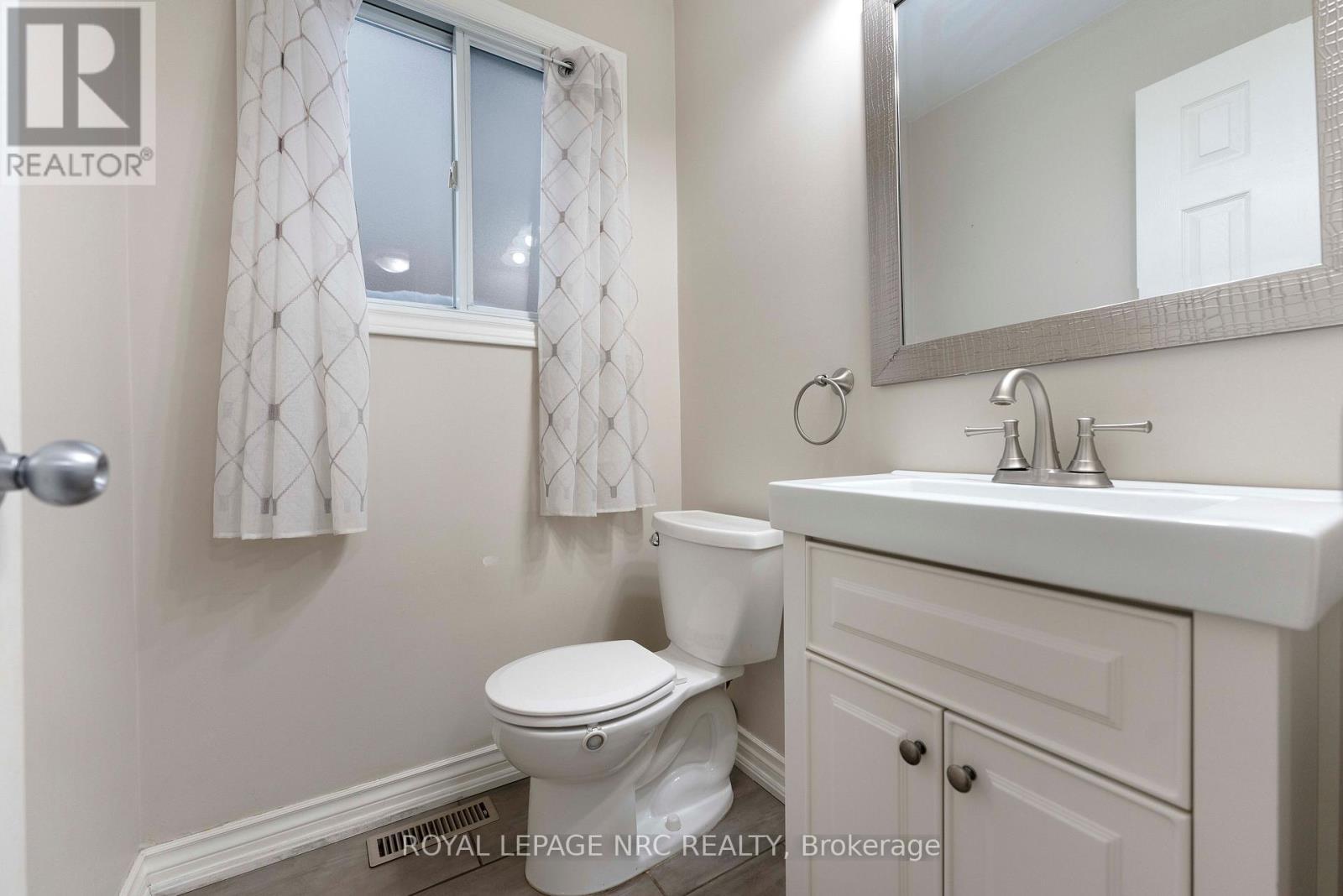 












41 HUNTINGTON LANE

,
St. Catharines (Grapeview),




Ontario
L2S3R5

