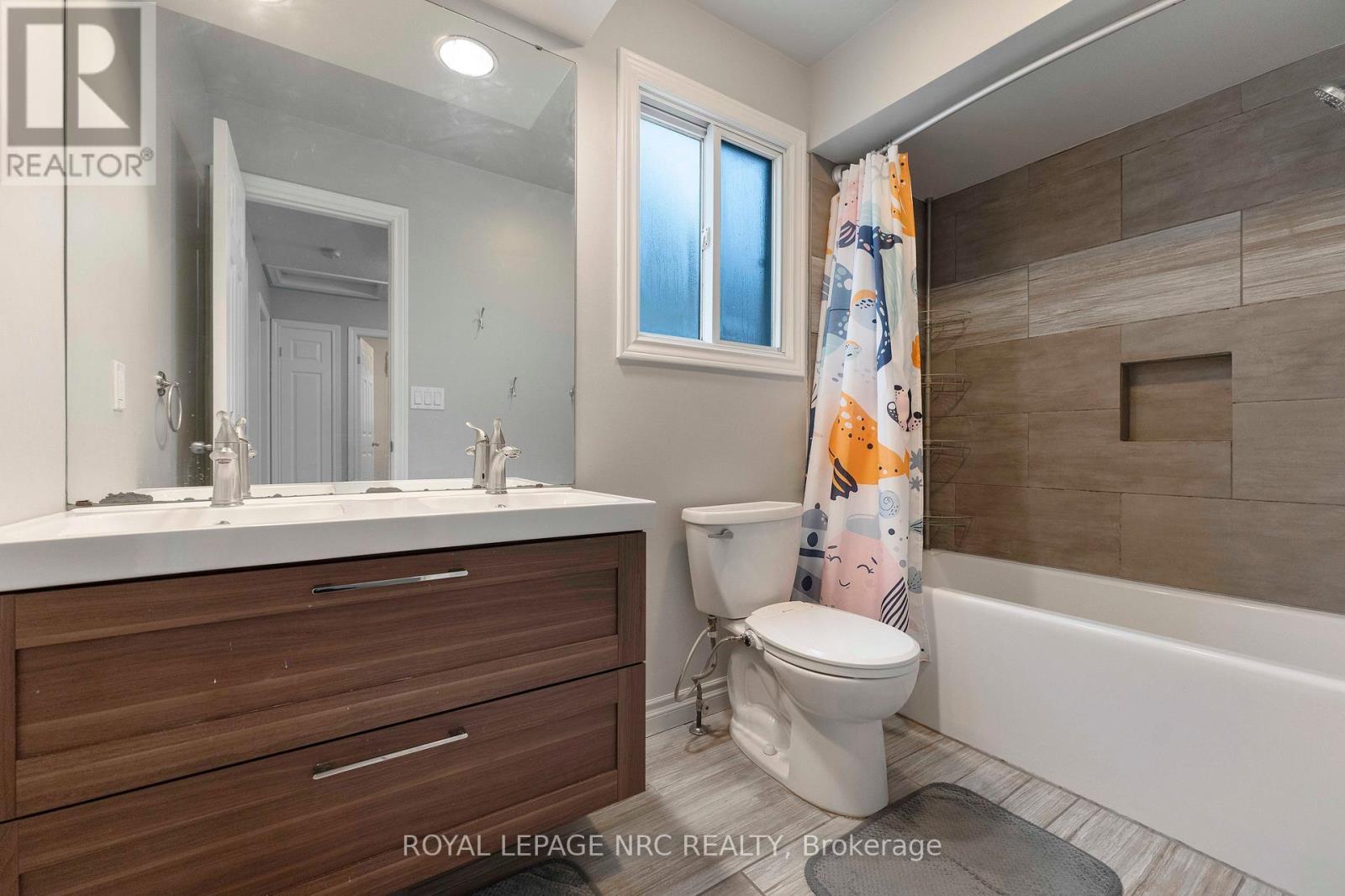 












41 HUNTINGTON LANE

,
St. Catharines (Grapeview),




Ontario
L2S3R5

