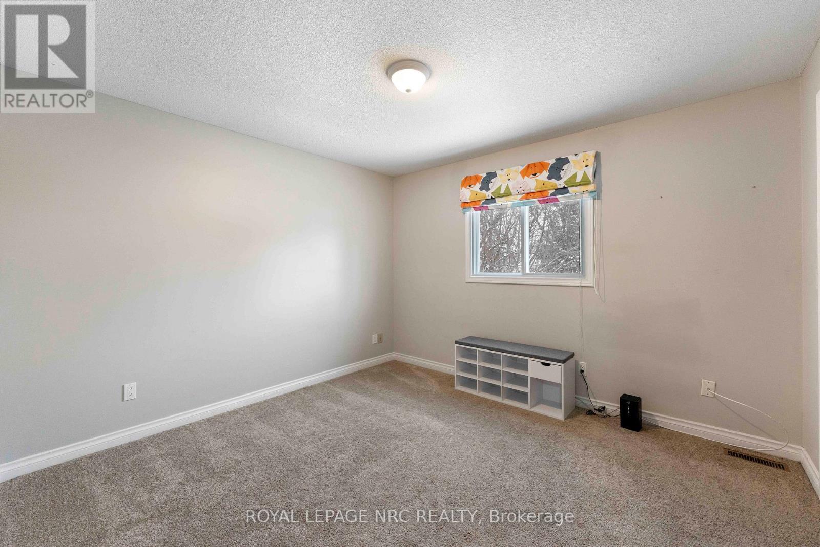 












41 HUNTINGTON LANE

,
St. Catharines (Grapeview),




Ontario
L2S3R5

