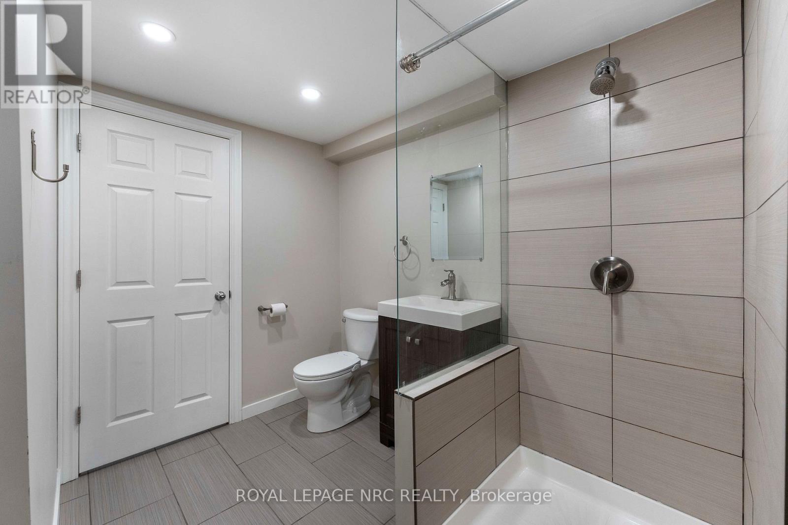 












41 HUNTINGTON LANE

,
St. Catharines (Grapeview),




Ontario
L2S3R5

