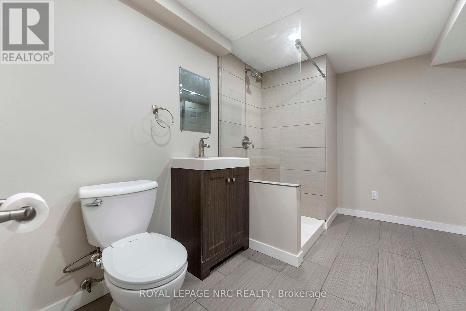 












41 HUNTINGTON LANE

,
St. Catharines (Grapeview),




Ontario
L2S3R5

