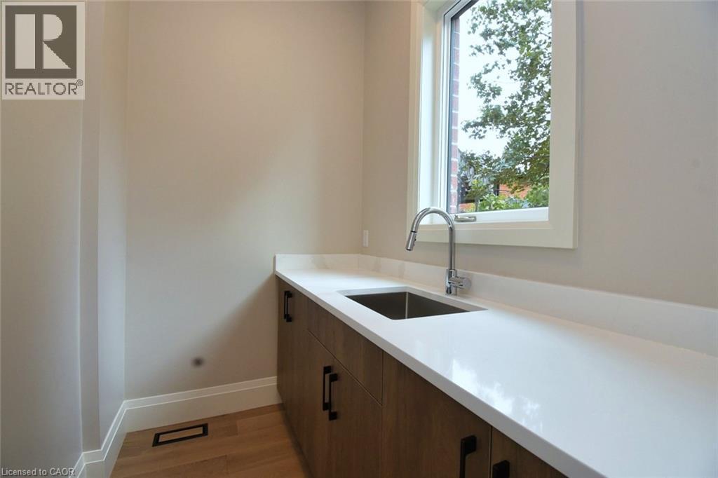 












279 HESS Street S

,
Hamilton,




Ontario
L8P3P6

