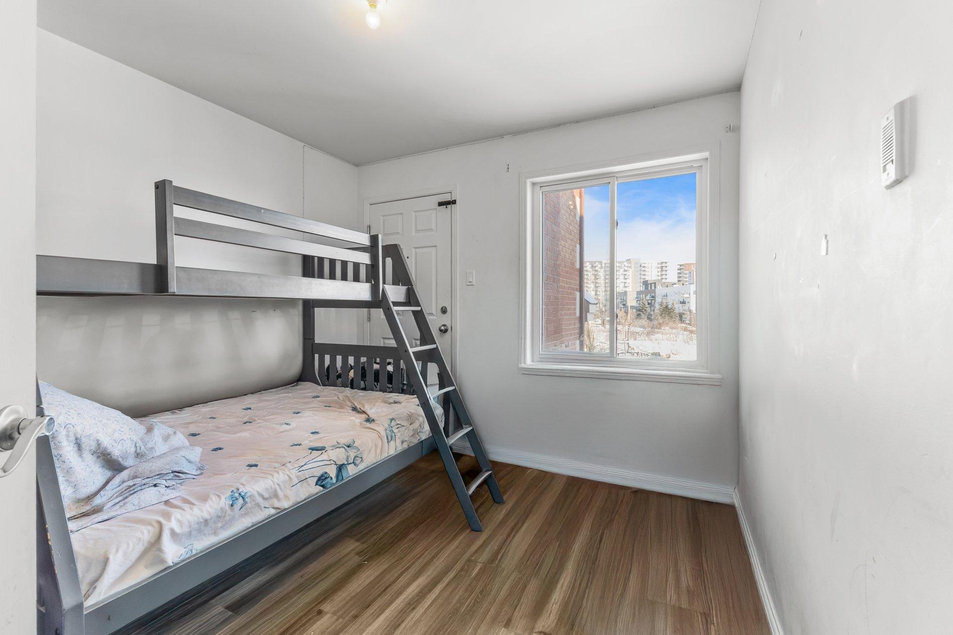 









1557


Av. de la Gare

,
Mascouche,




QC
J7K0M3

