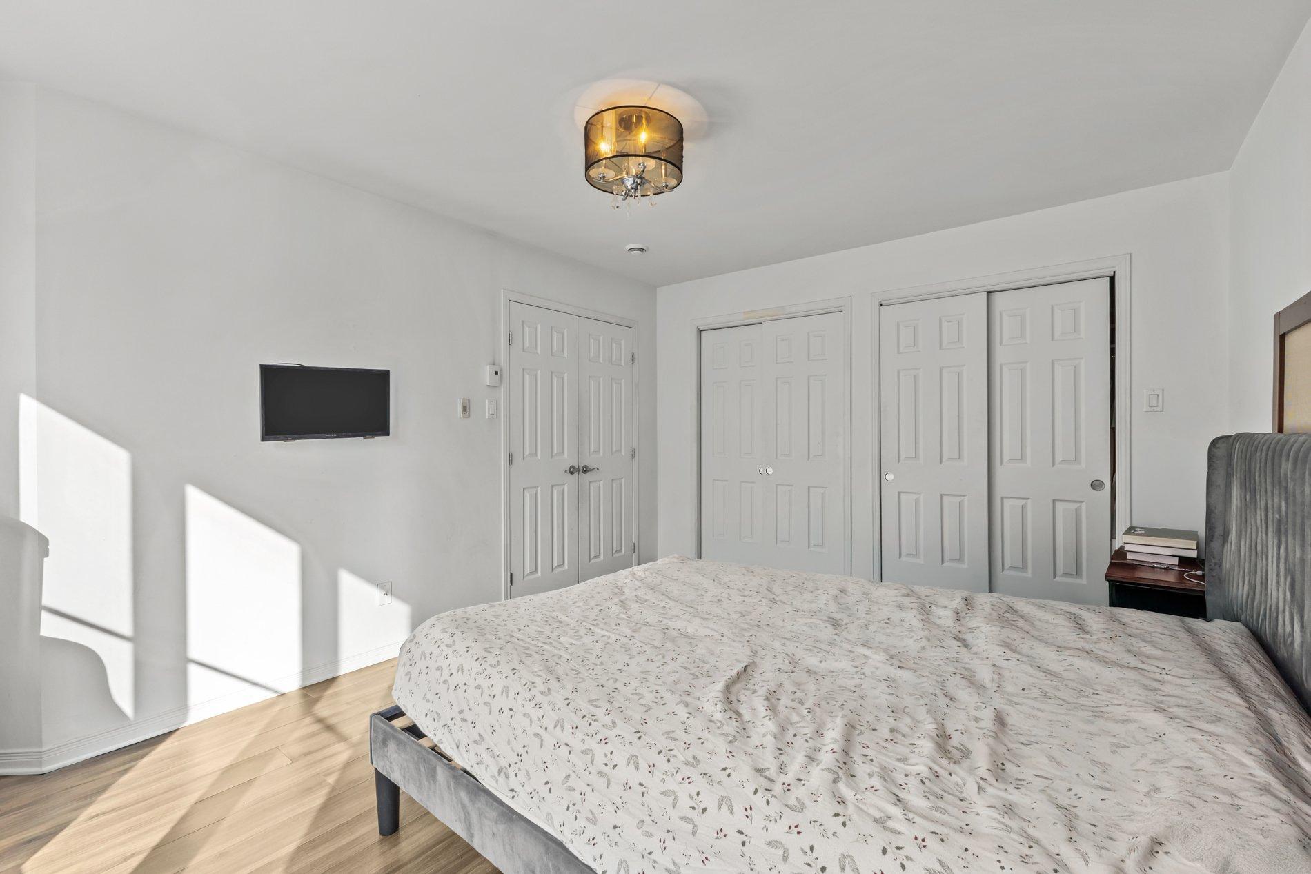 









1557


Av. de la Gare

,
Mascouche,




QC
J7K0M3

