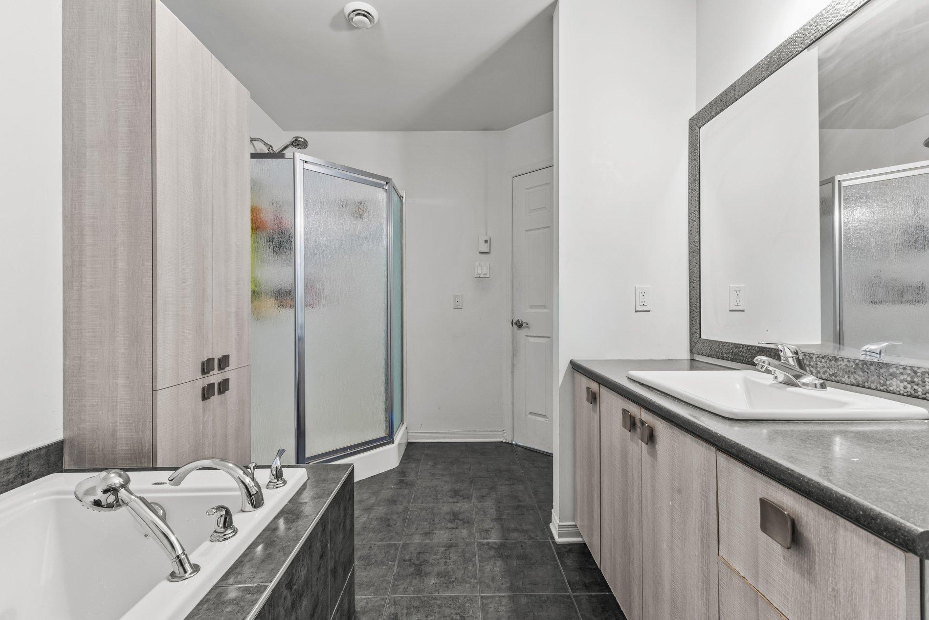 









1557


Av. de la Gare

,
Mascouche,




QC
J7K0M3

