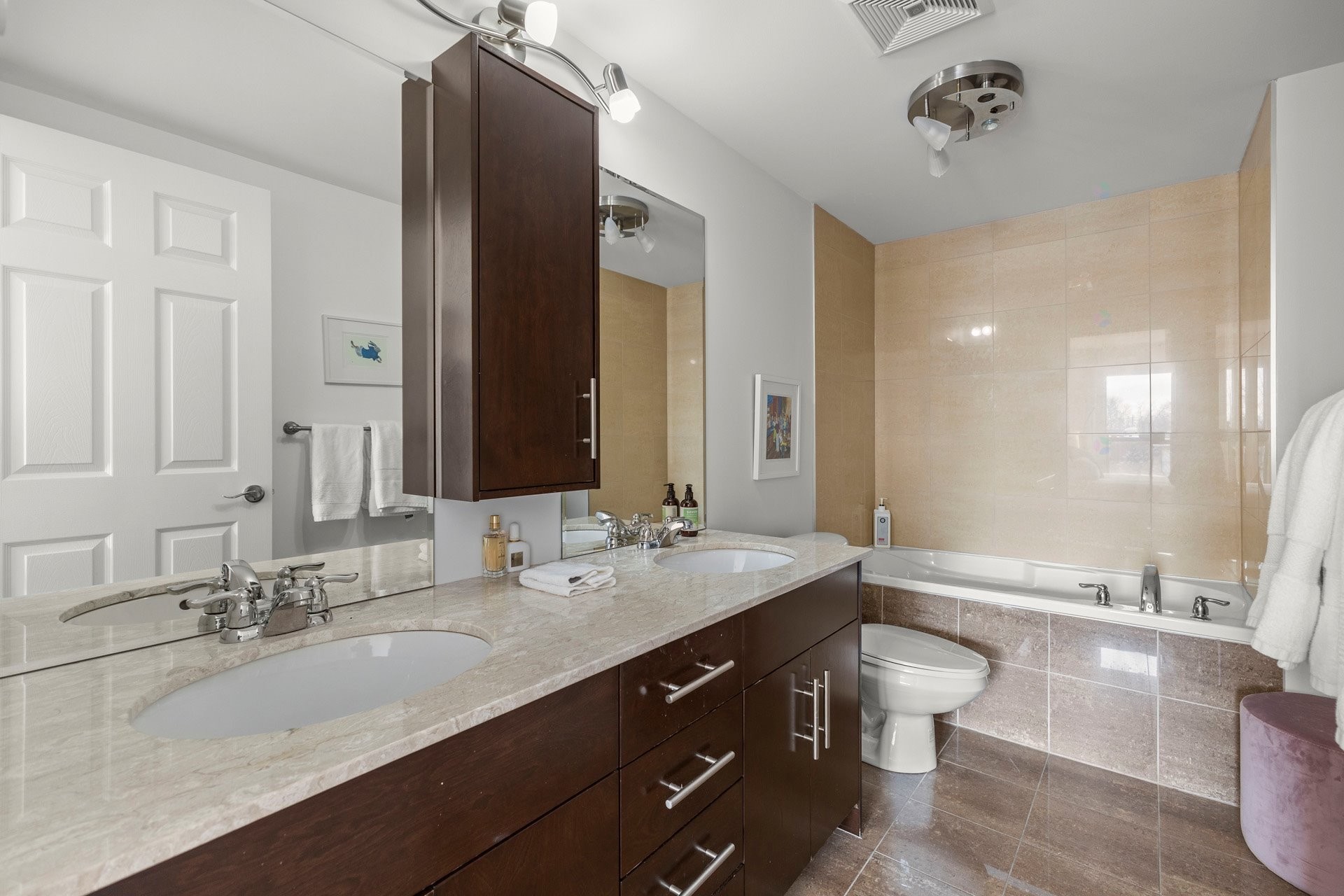 









1085


Av. Pratt

, 405,
Montréal (Outremont),




QC
H2V2V5

