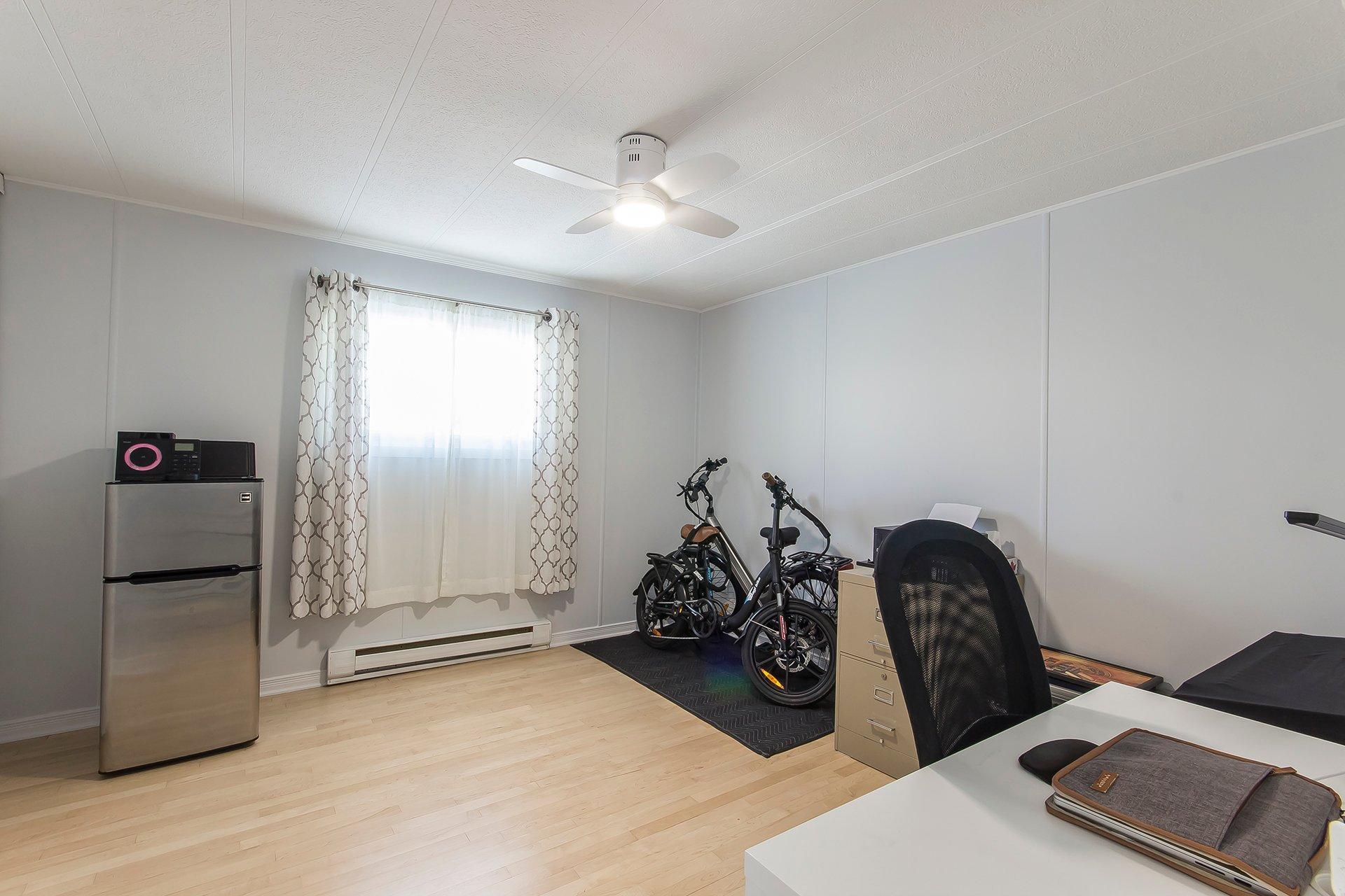 









57


10e Avenue O.

,
Gatineau (Gatineau),




QC
J8T6X9

