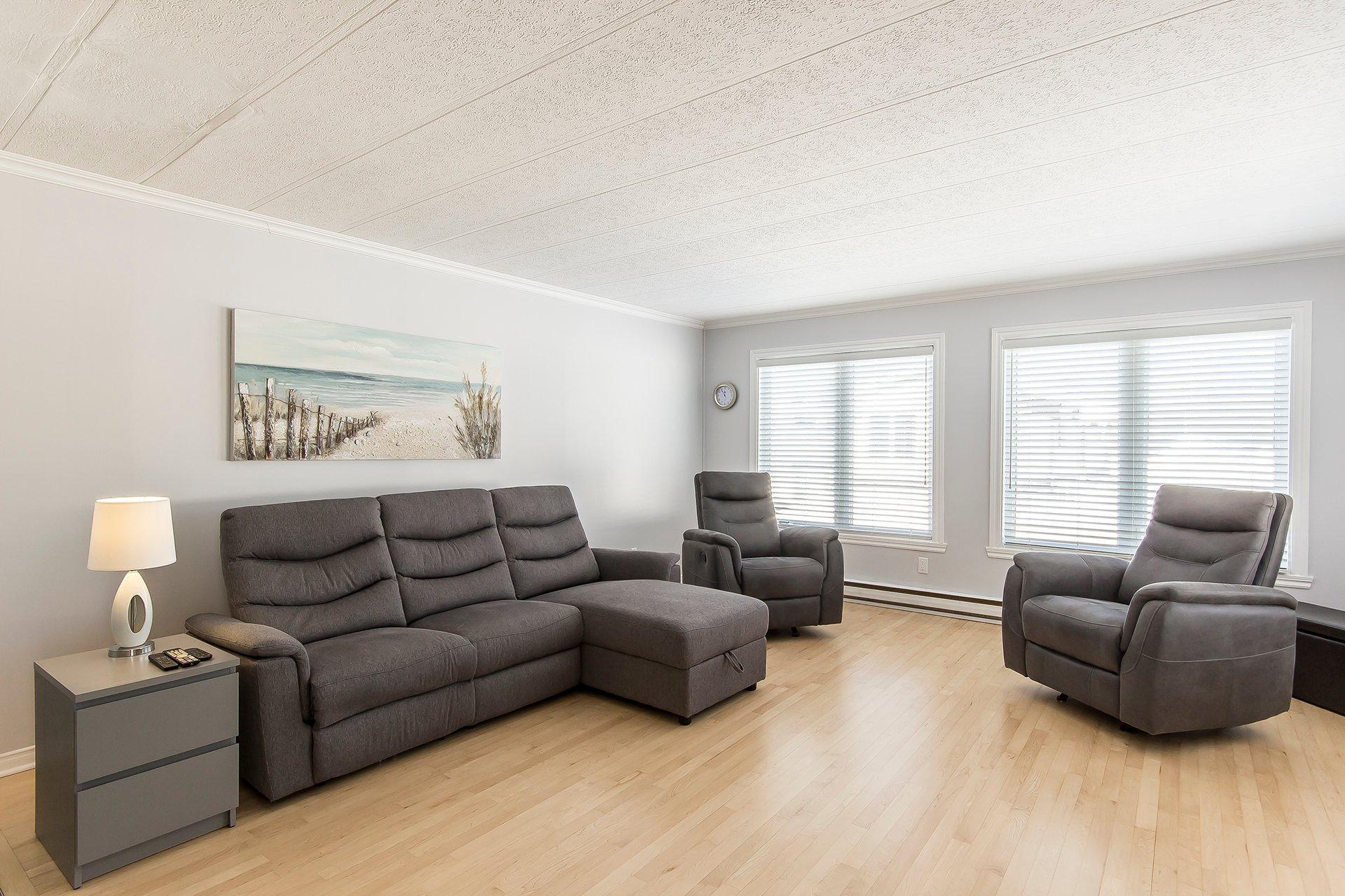 









57


10e Avenue O.

,
Gatineau (Gatineau),




QC
J8T6X9

