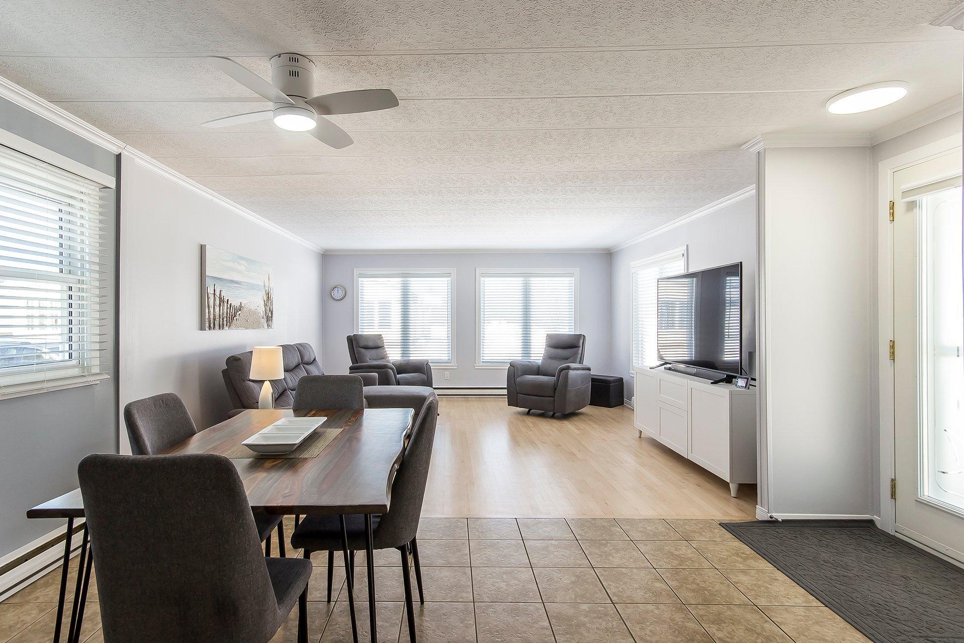 









57


10e Avenue O.

,
Gatineau (Gatineau),




QC
J8T6X9

