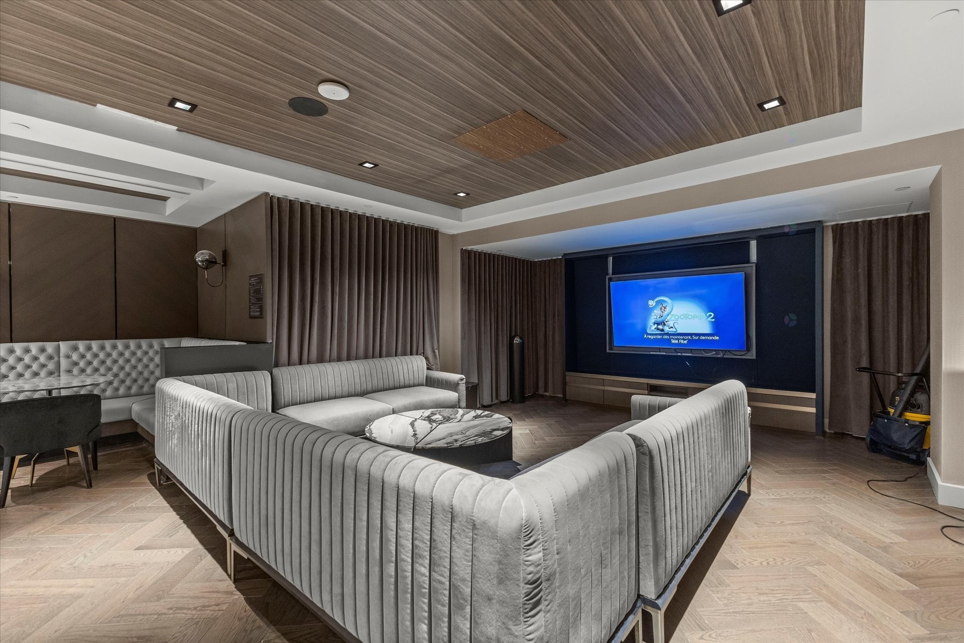 









1288


Rue St-Antoine O.

, 3005,
Montréal (Ville-Marie),




QC
H3C0X6

