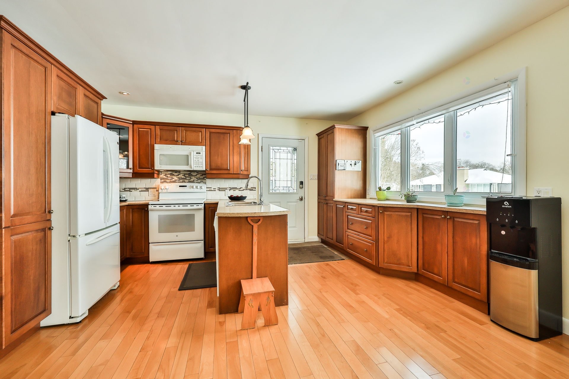 









611


Rue Kenny

,
Gatineau (Buckingham),




QC
J8L1Z7

