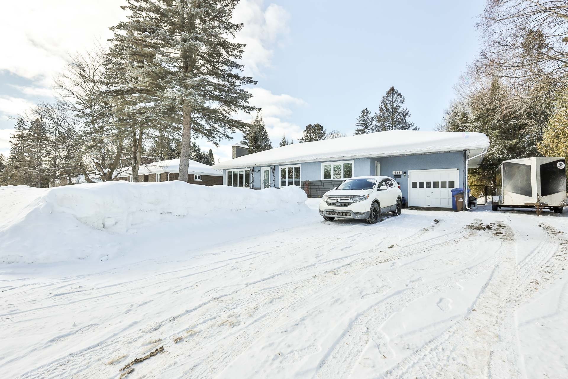 









611


Rue Kenny

,
Gatineau (Buckingham),




QC
J8L1Z7

