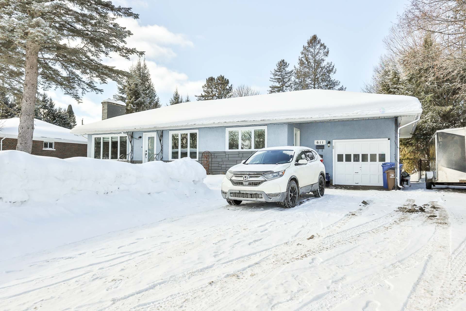 









611


Rue Kenny

,
Gatineau (Buckingham),




QC
J8L1Z7

