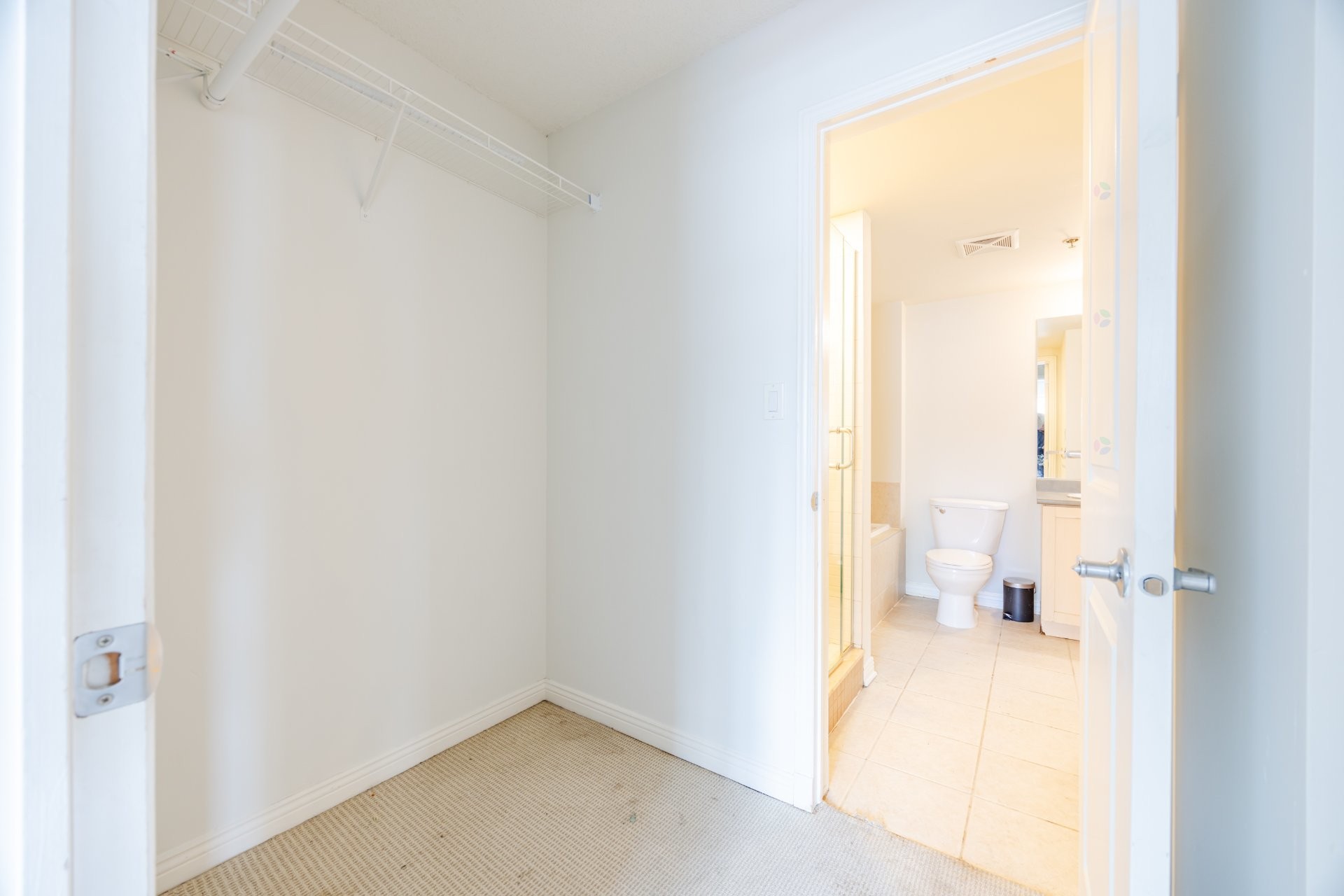 









1200


Rue St-Jacques

, 1210,
Montréal (Ville-Marie),




QC
H3C0E9

