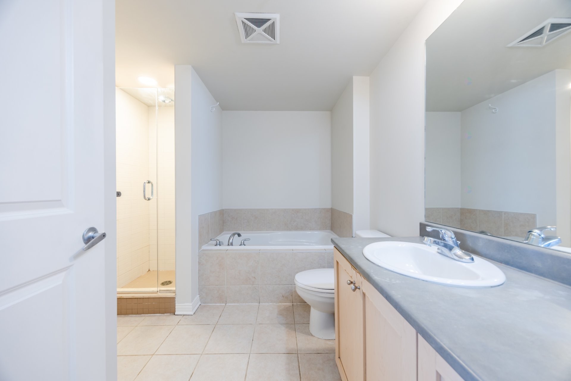 









1200


Rue St-Jacques

, 1210,
Montréal (Ville-Marie),




QC
H3C0E9

