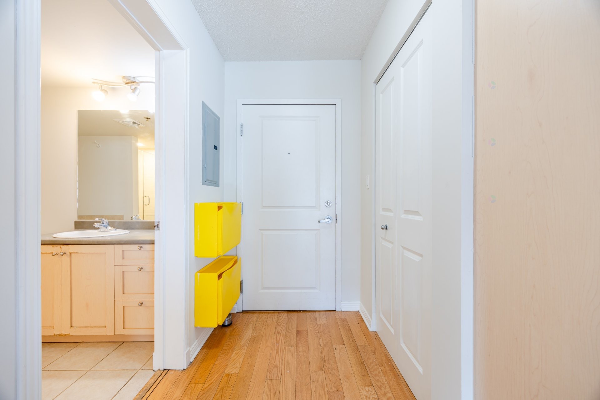 









1200


Rue St-Jacques

, 1210,
Montréal (Ville-Marie),




QC
H3C0E9

