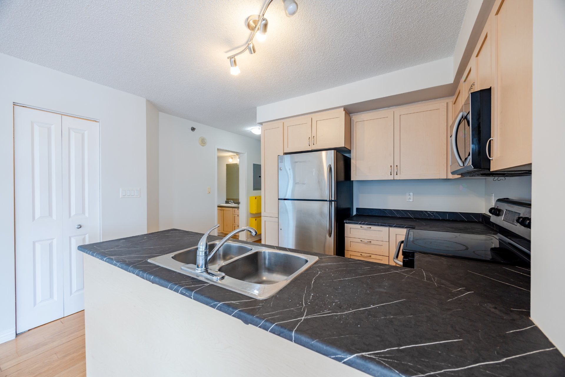 









1200


Rue St-Jacques

, 1210,
Montréal (Ville-Marie),




QC
H3C0E9

