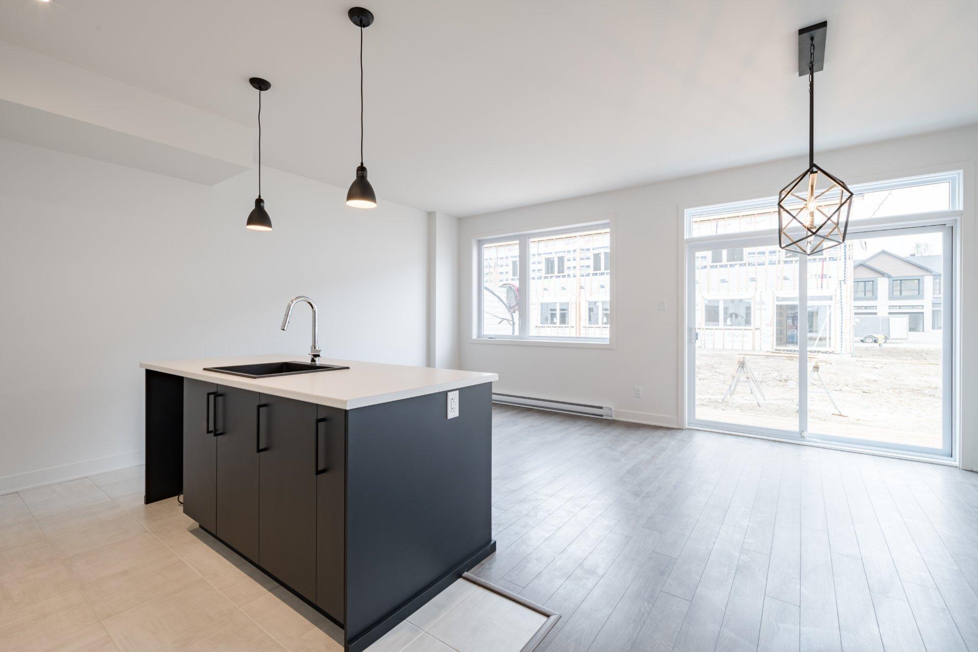 









8805


Rue du Chapelier

,
Mirabel,




QC
J7N3S5

