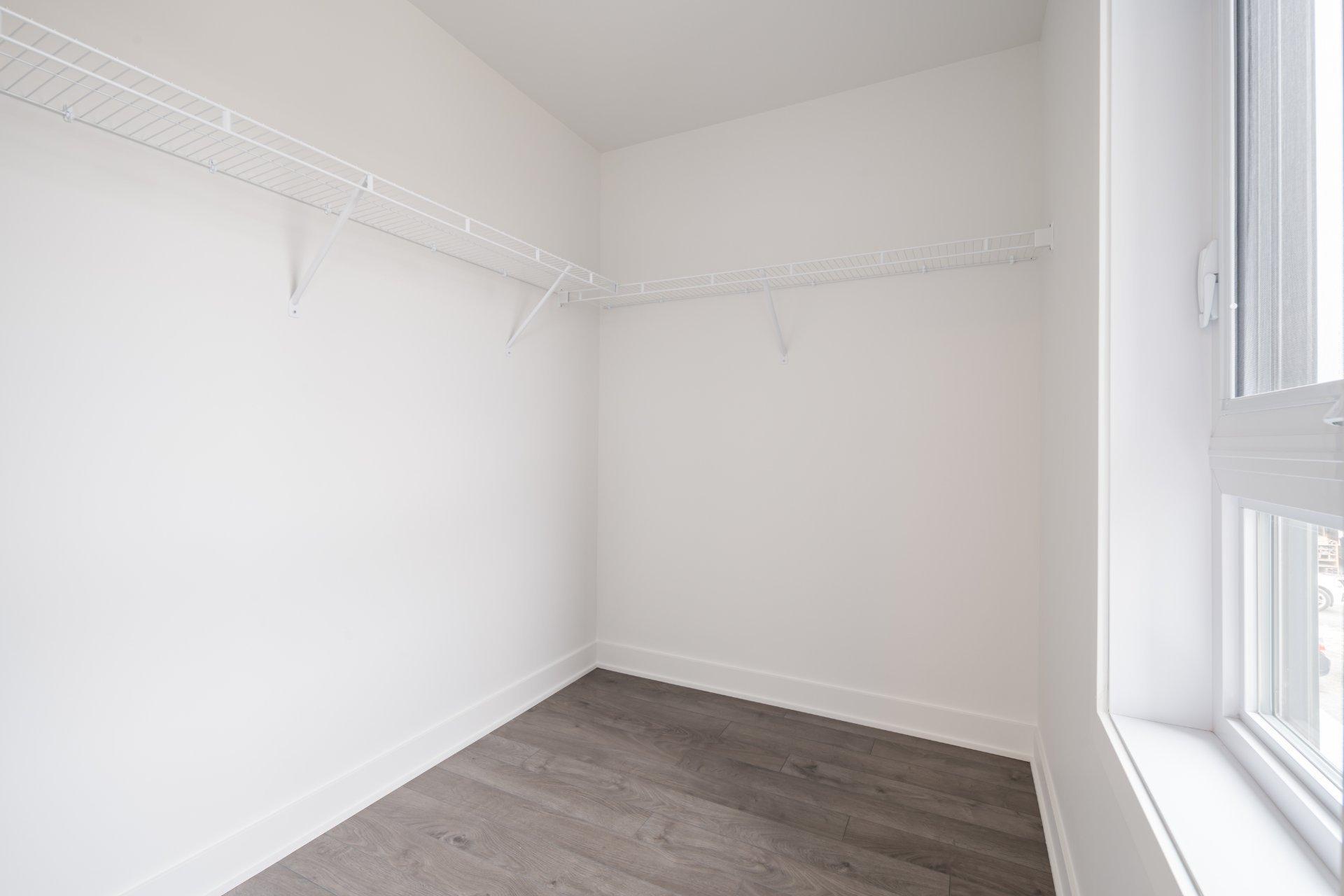 









8805


Rue du Chapelier

,
Mirabel,




QC
J7N3S5

