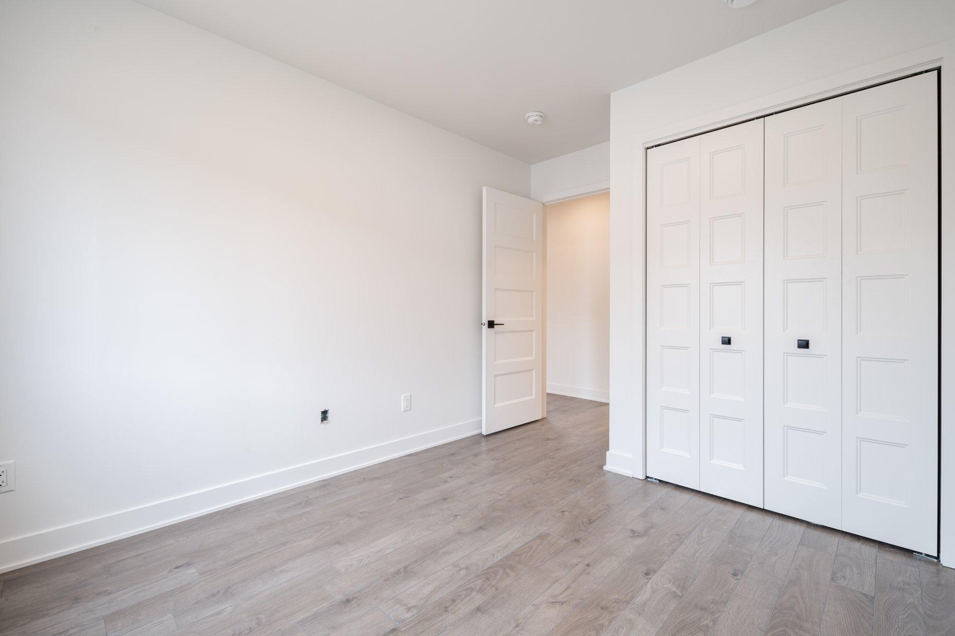 









8805


Rue du Chapelier

,
Mirabel,




QC
J7N3S5

