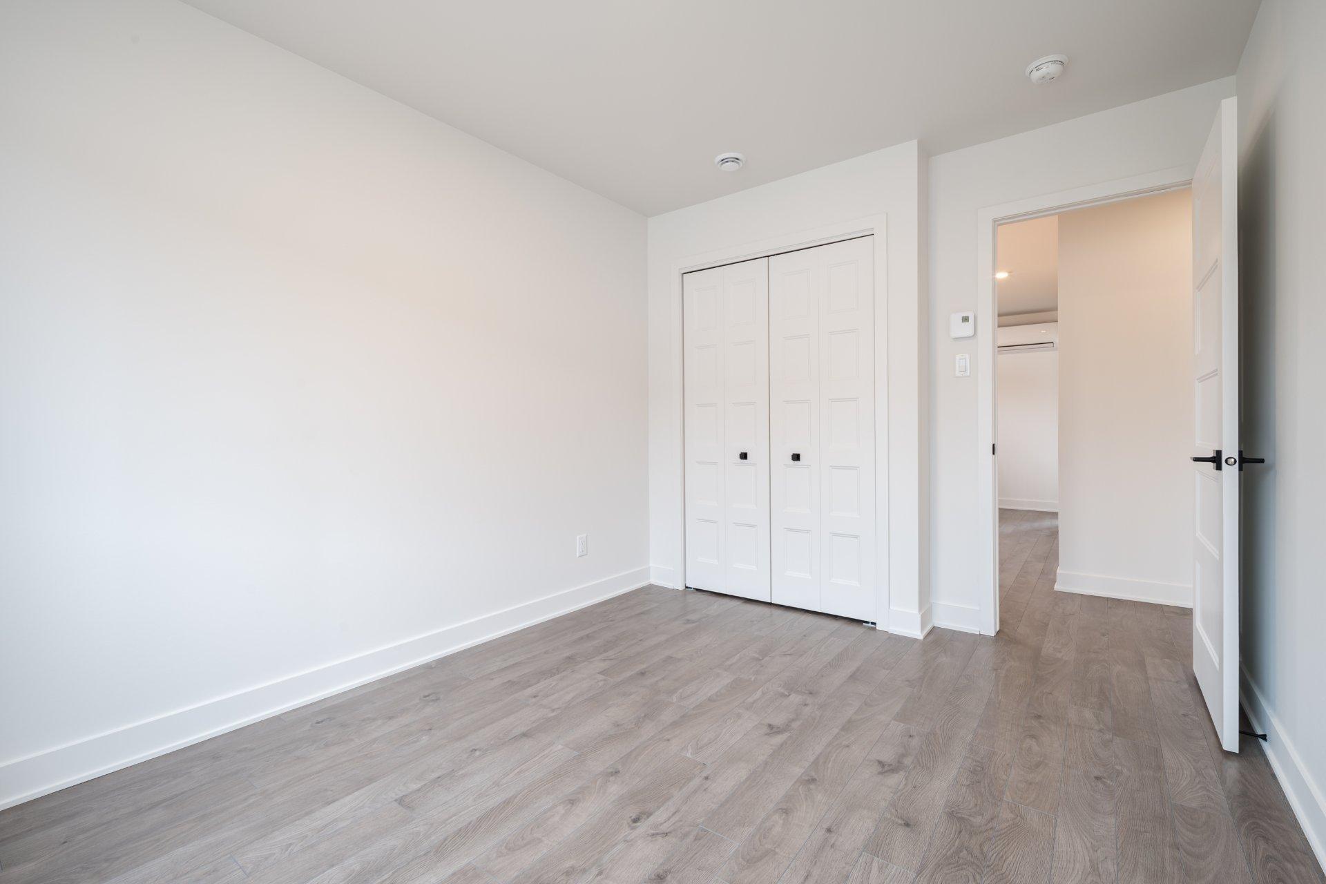 









8805


Rue du Chapelier

,
Mirabel,




QC
J7N3S5

