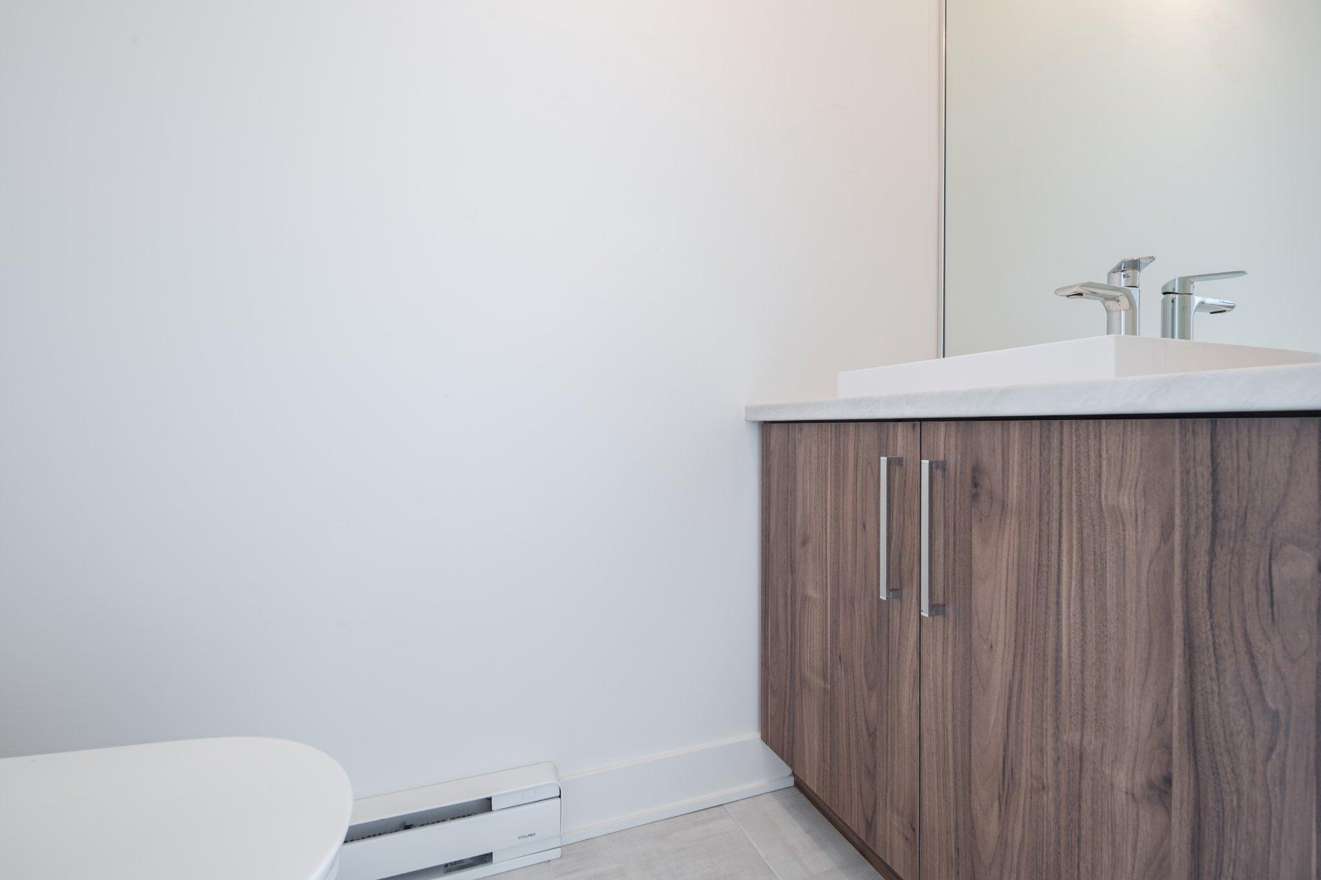 









8805


Rue du Chapelier

,
Mirabel,




QC
J7N3S5

