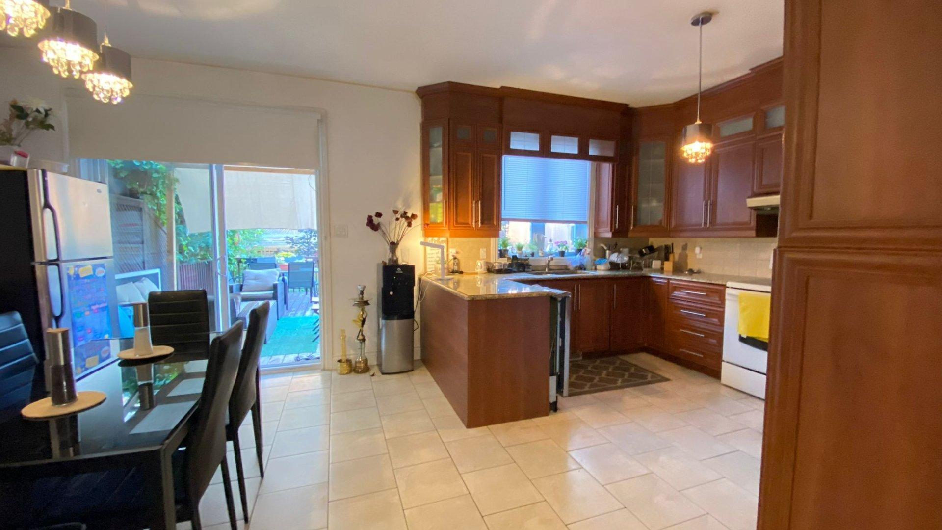 









910


Rue Jules-Poitras

,
Montréal (Saint-Laurent),




QC
H4N3M7

