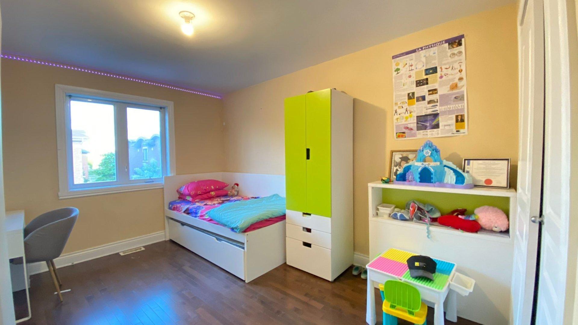 









910


Rue Jules-Poitras

,
Montréal (Saint-Laurent),




QC
H4N3M7

