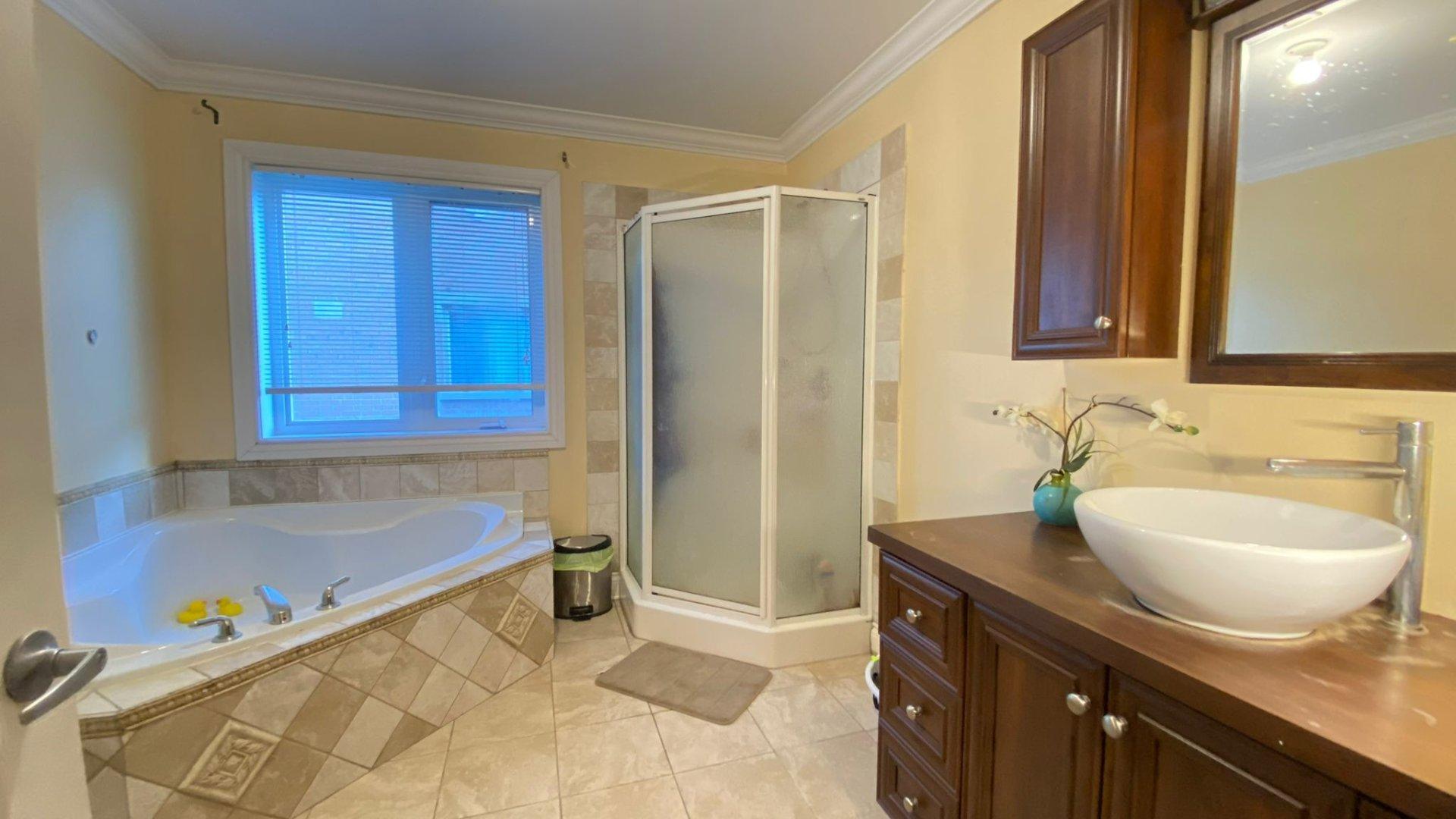 









910


Rue Jules-Poitras

,
Montréal (Saint-Laurent),




QC
H4N3M7

