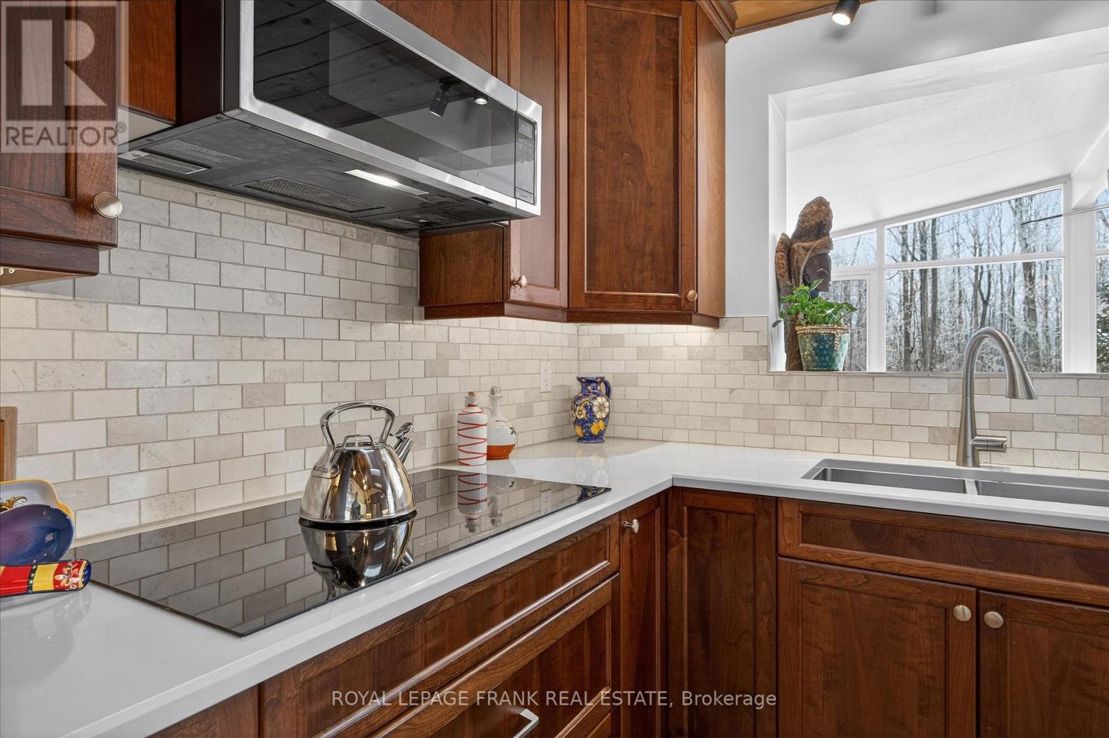 












494 5TH LINE

,
Selwyn,




Ontario
K9J0C5

