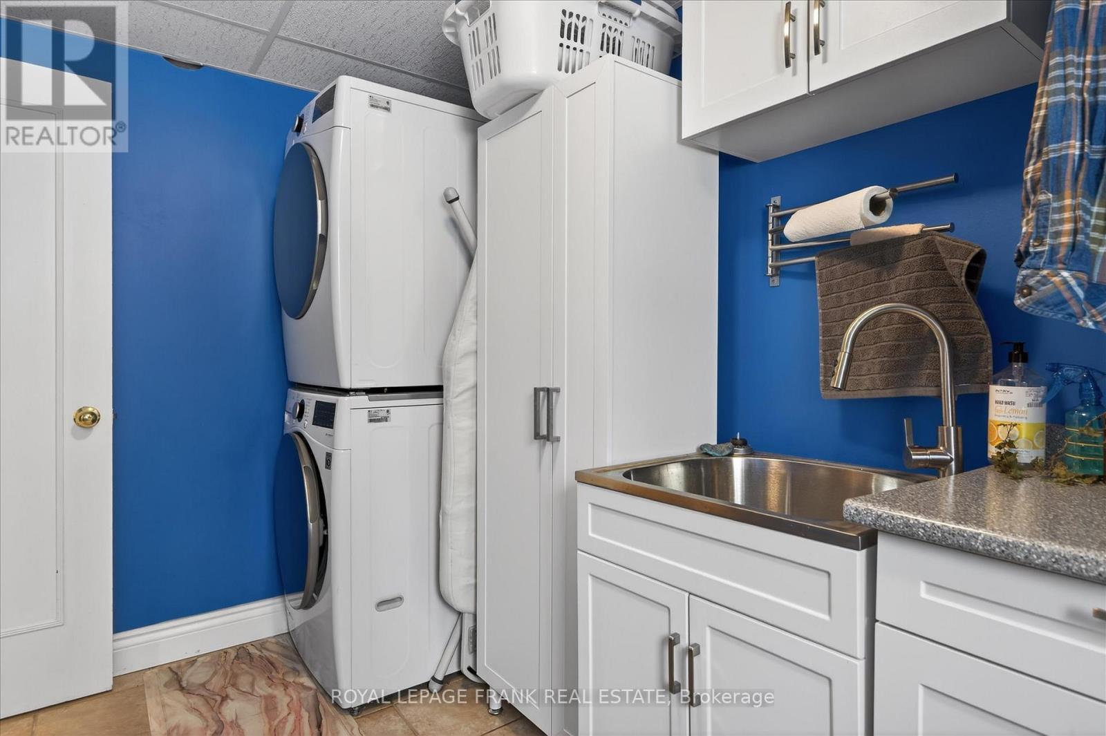 












494 5TH LINE

,
Selwyn,




Ontario
K9J0C5

